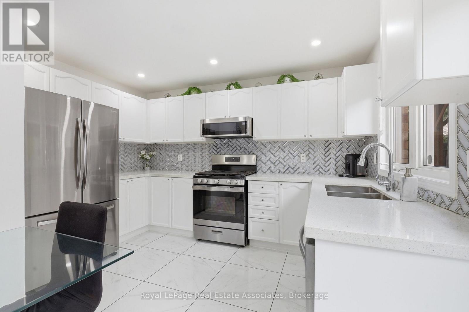 392 Tonelli Lane, Milton, Ontario  L9T 0N4 - Photo 7 - W13683036