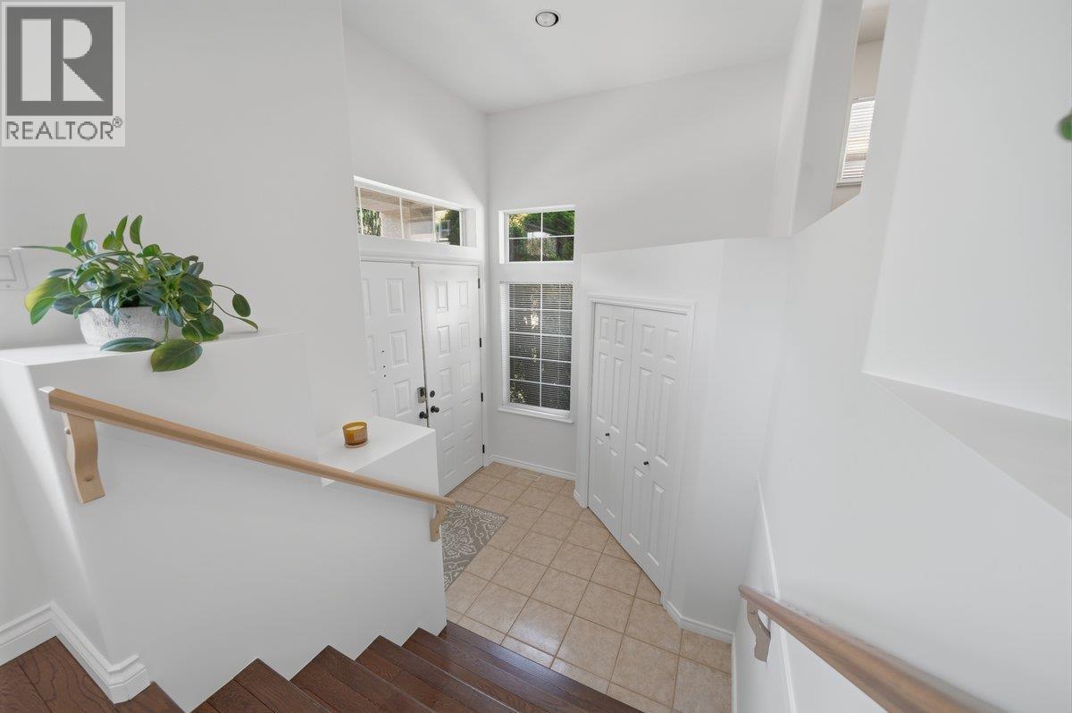 1983 Parkway Boulevard, Coquitlam, British Columbia  V3E 3J8 - Photo 3 - R3156051