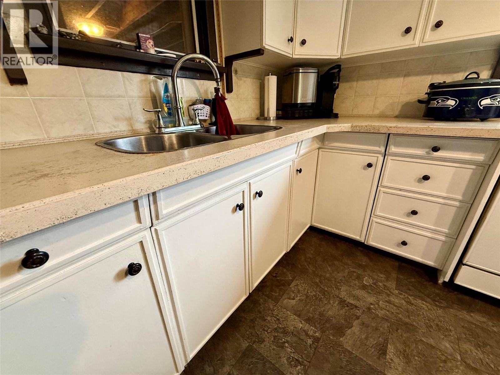 1094 Wanjoff Road, Robson, British Columbia  V0G 1X0 - Photo 9 - 10371827