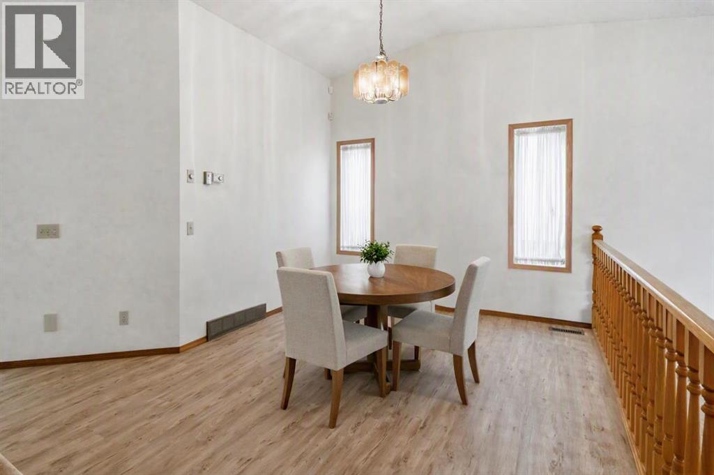 61 Shannon Crescent SW, Calgary, Alberta  T2Y 2T8 - Photo 6 - A2330678