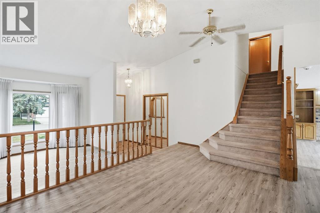 61 Shannon Crescent SW, Calgary, Alberta  T2Y 2T8 - Photo 7 - A2330678