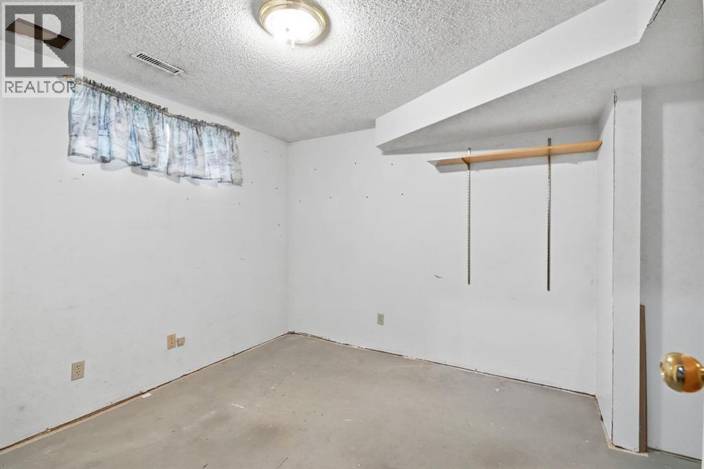 61 Shannon Crescent SW, Calgary, Alberta  T2Y 2T8 - Photo 28 - A2330678