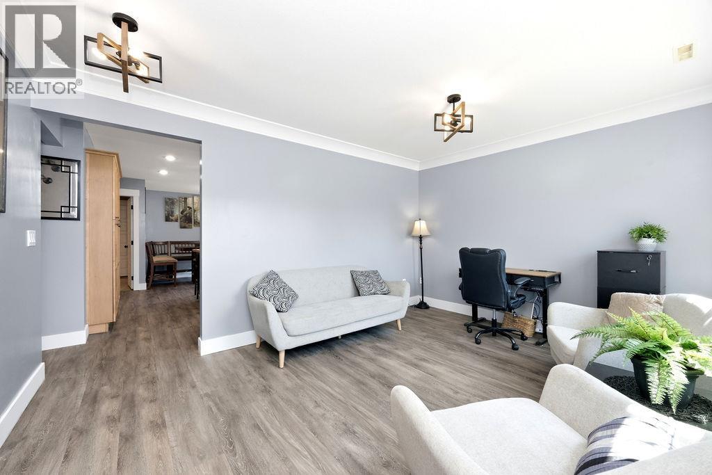 1048 Woodsworth Road, Gibsons, British Columbia  V0N 1V7 - Photo 6 - R3156400
