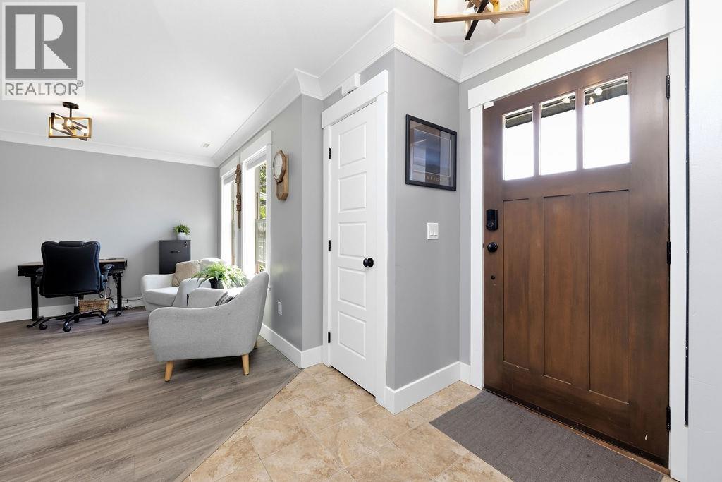 1048 Woodsworth Road, Gibsons, British Columbia  V0N 1V7 - Photo 4 - R3156400