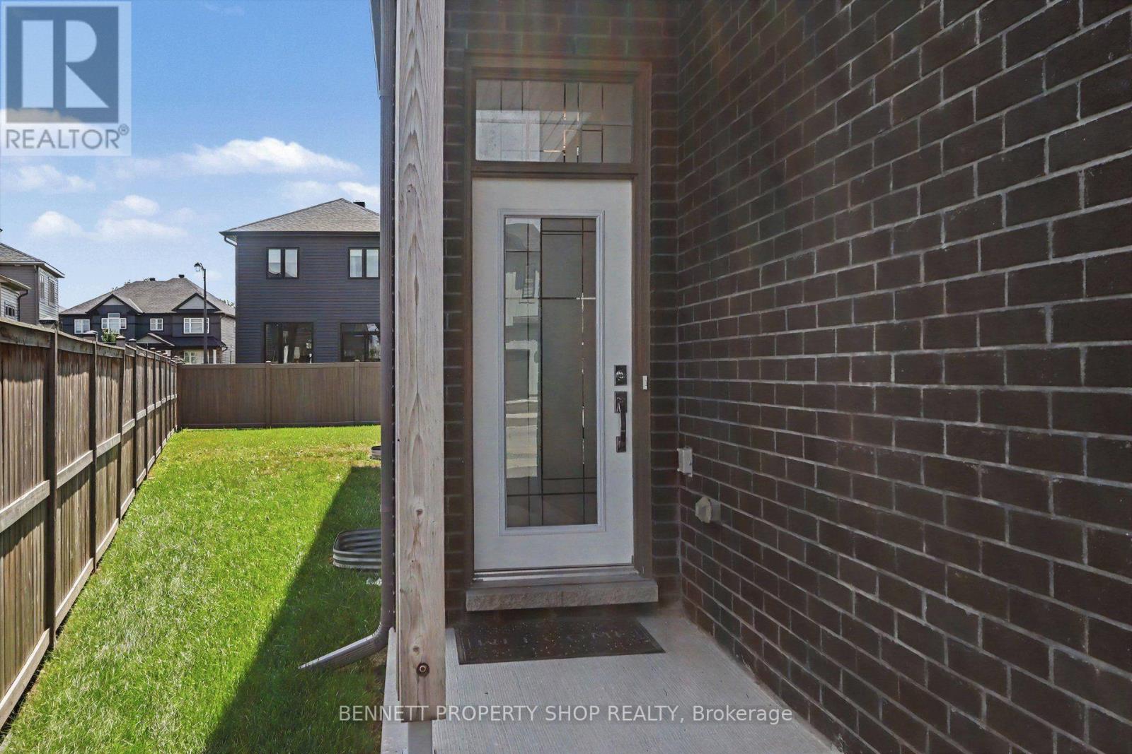 396 Ventoux Avenue, Ottawa, Ontario  K4A 5L9 - Photo 3 - X13684786