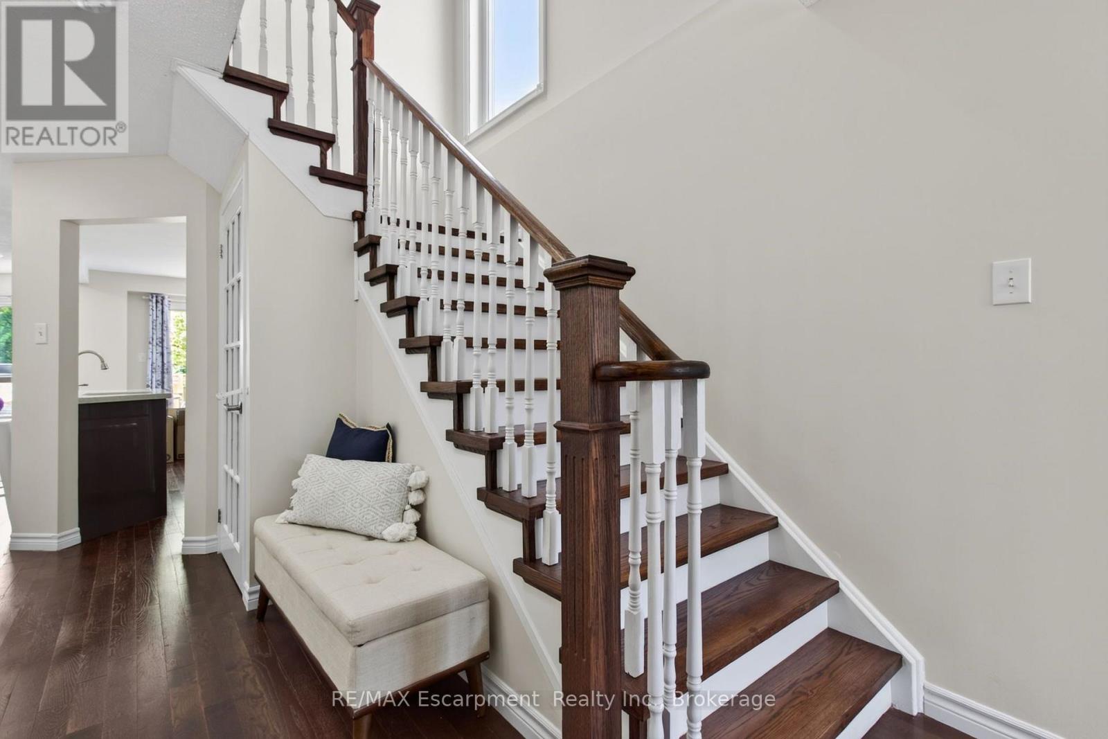 5143 Lampman Avenue, Burlington, Ontario  L7L 6K1 - Photo 3 - W13684868