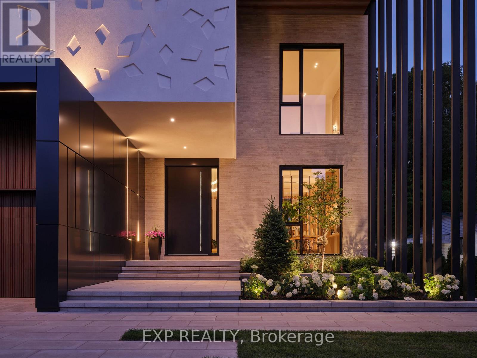105 Park Crescent, Richmond Hill, Ontario  L4E 3J5 - Photo 5 - N13439036