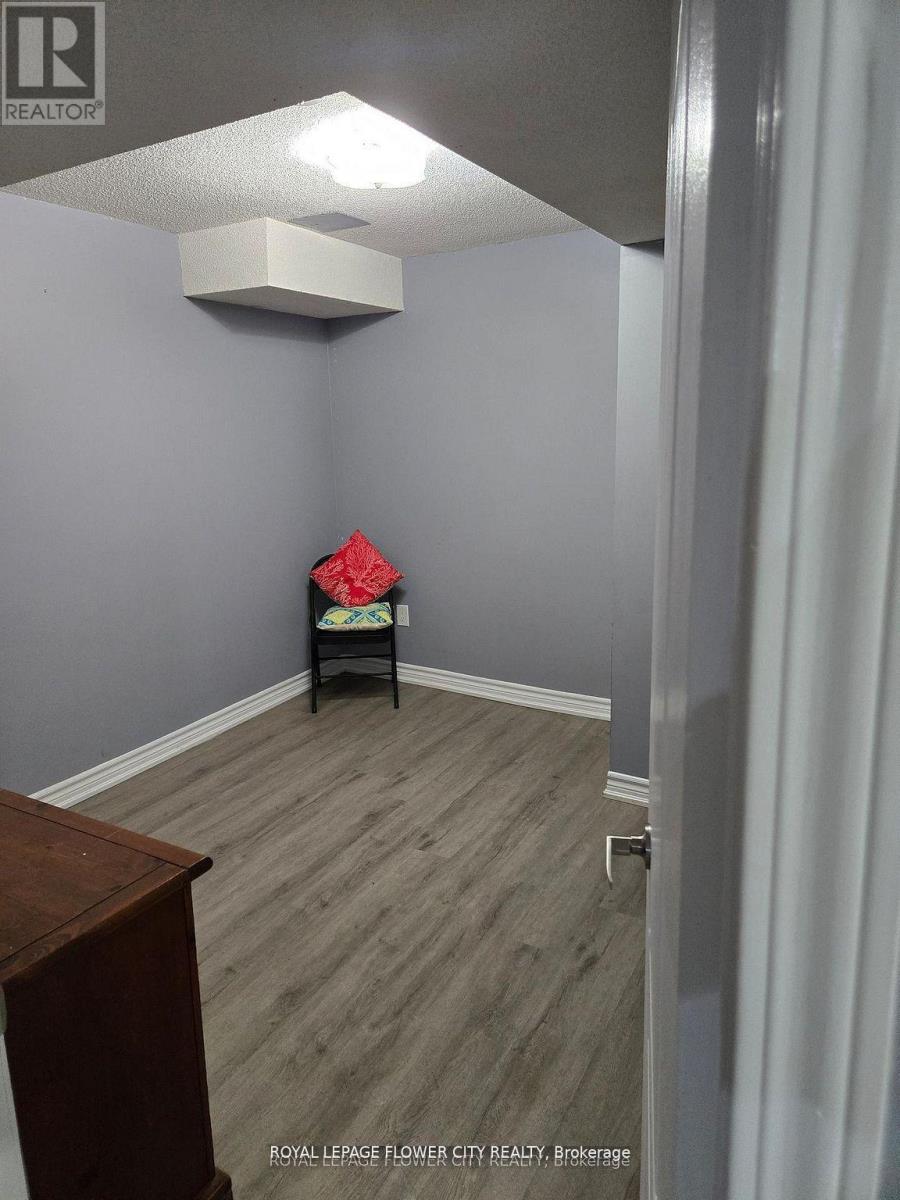 18 Saint Eugene Street, Brampton, Ontario  L6Y 0K9 - Photo 5 - W13453426