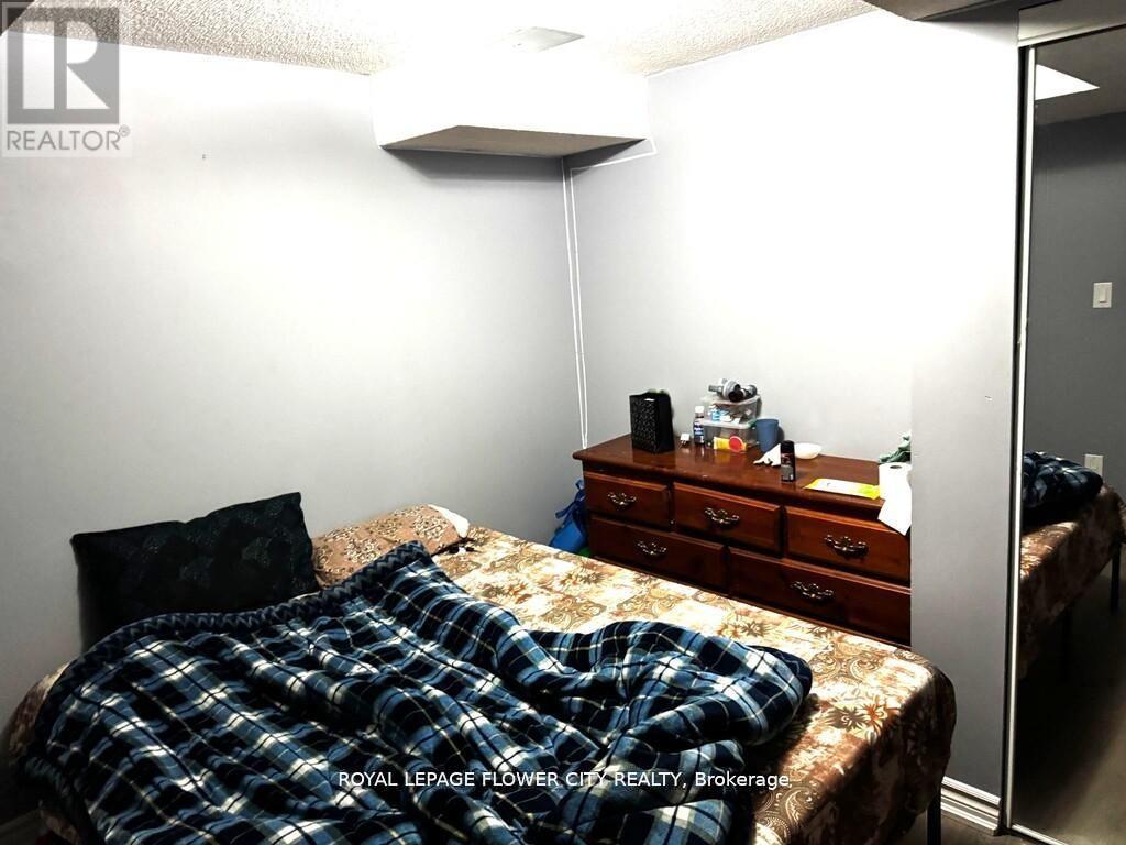 18 Saint Eugene Street, Brampton, Ontario  L6Y 0K9 - Photo 4 - W13453426