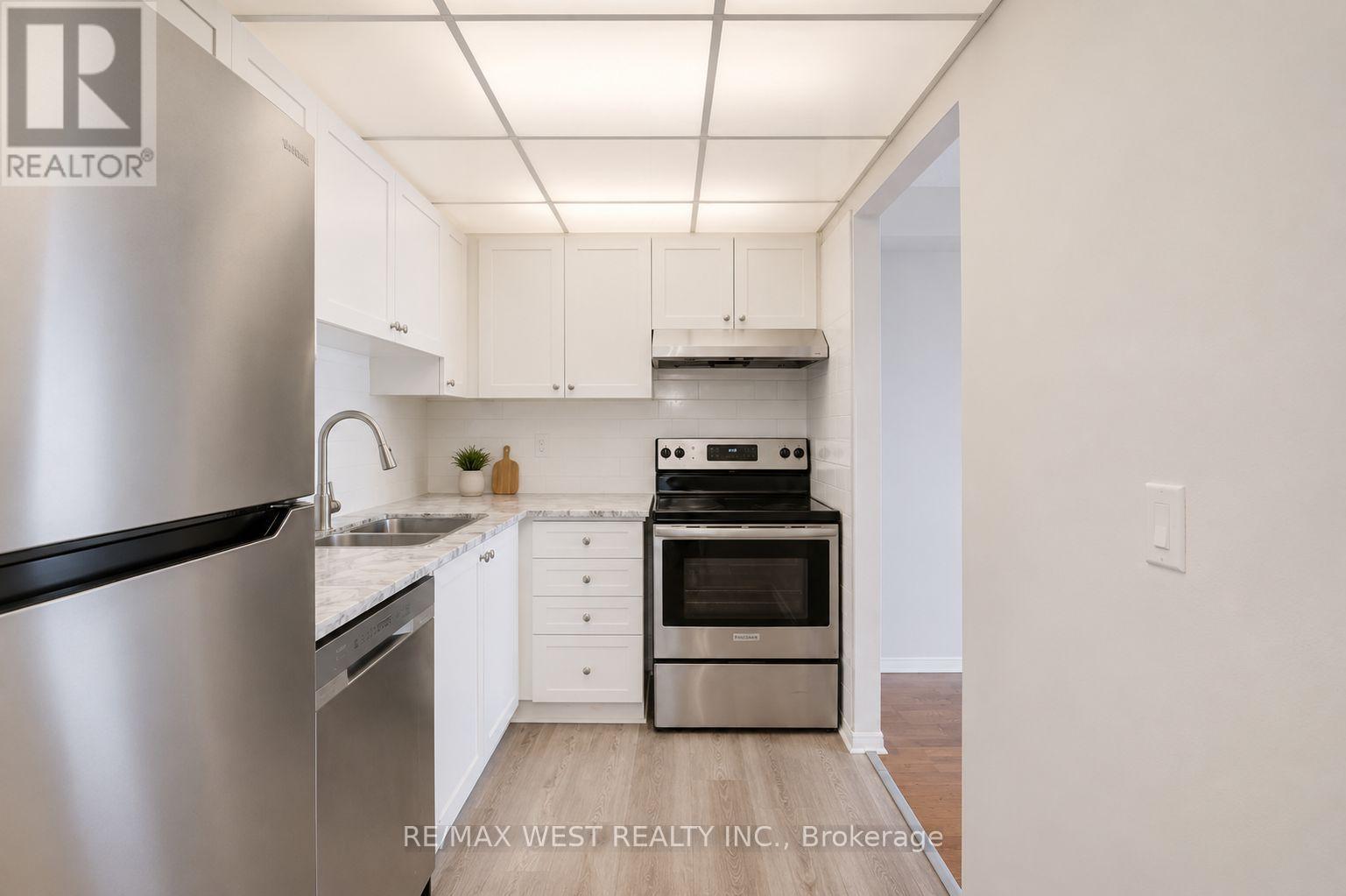 610 - 115 Hillcrest Avenue, Mississauga, Ontario L5B 3Y9 - Photo 5 - W13528374