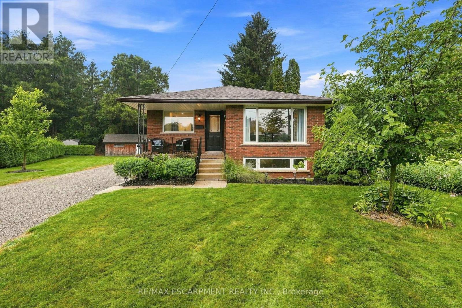 10 TAYLOR CRESCENT, Hamilton, Ontario