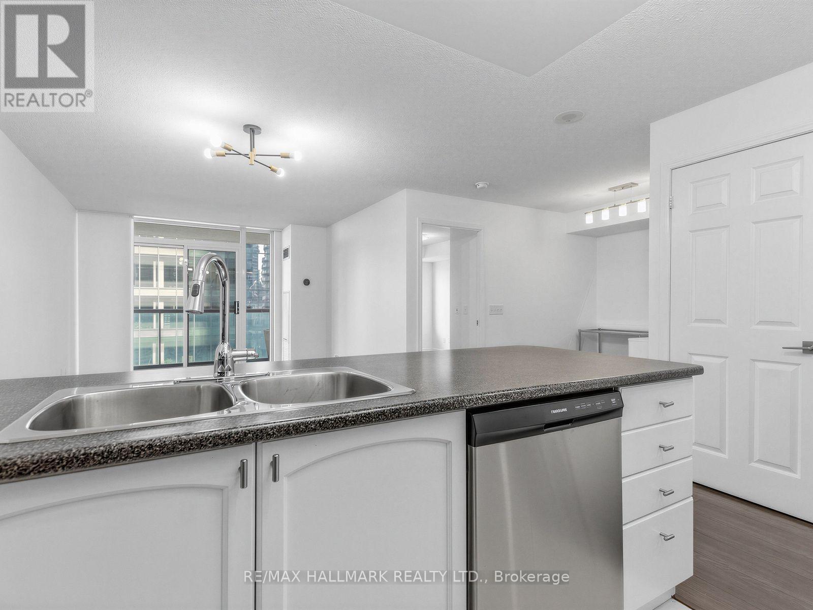 805 - 30 Grand Trunk Crescent, Toronto, Ontario  M5J 3A4 - Photo 12 - C13684810