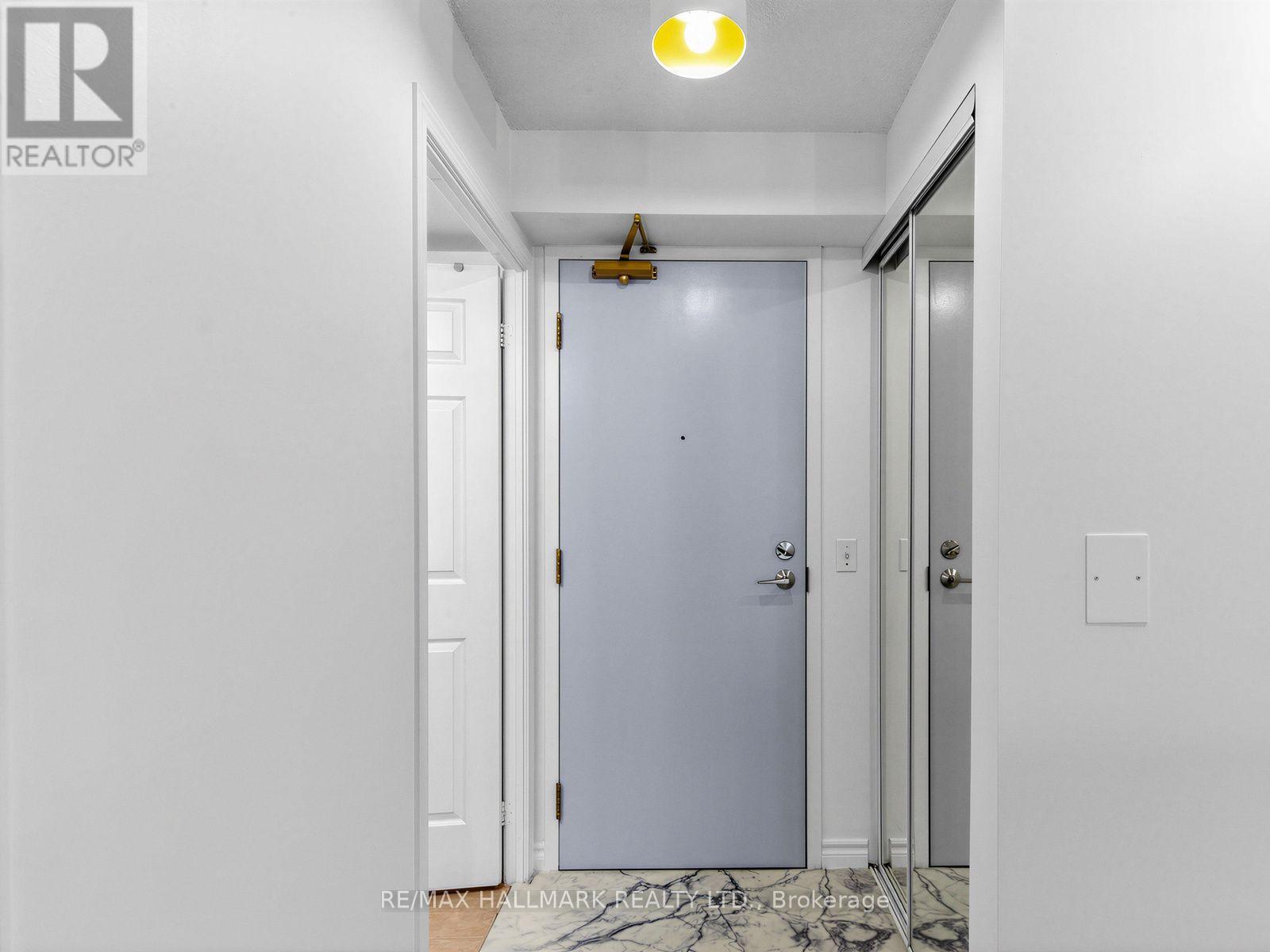 805 - 30 Grand Trunk Crescent, Toronto, Ontario  M5J 3A4 - Photo 2 - C13684810