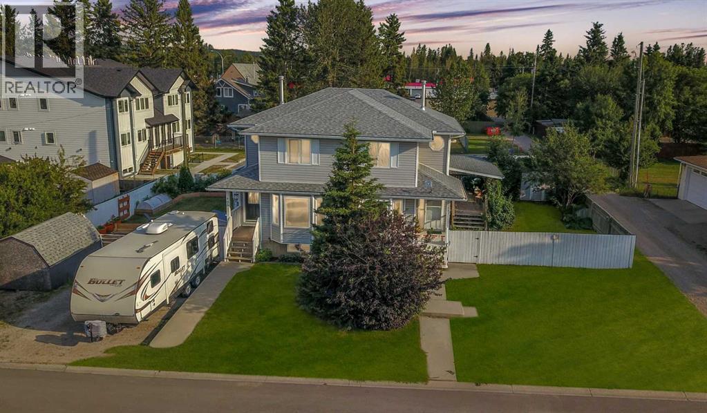 405 1 Avenue NW, Sundre, Alberta  T0M 1X0 - Photo 2 - A2334601