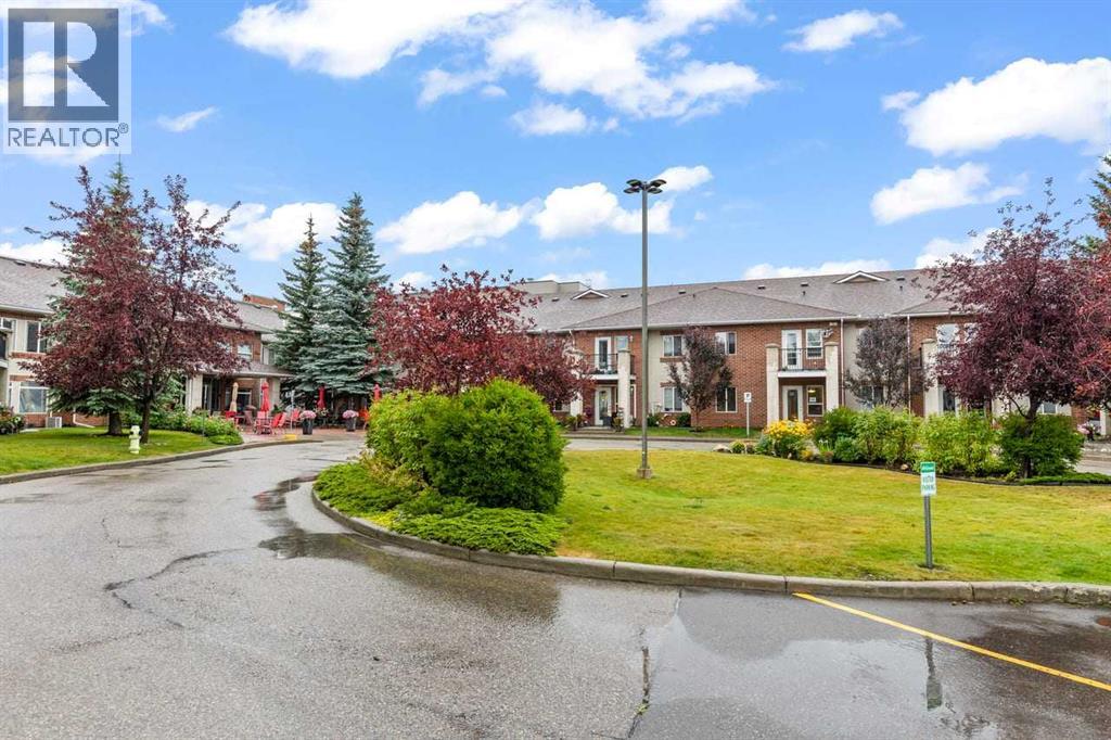 108, 550 Prominence Rise SW, Calgary, Alberta  T3H 5J1 - Photo 4 - A2337352