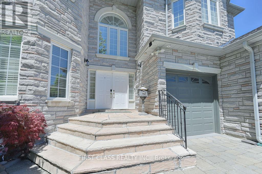 2 Wainwright Avenue, Richmond Hill, Ontario  L4C 5R5 - Photo 3 - N13684670