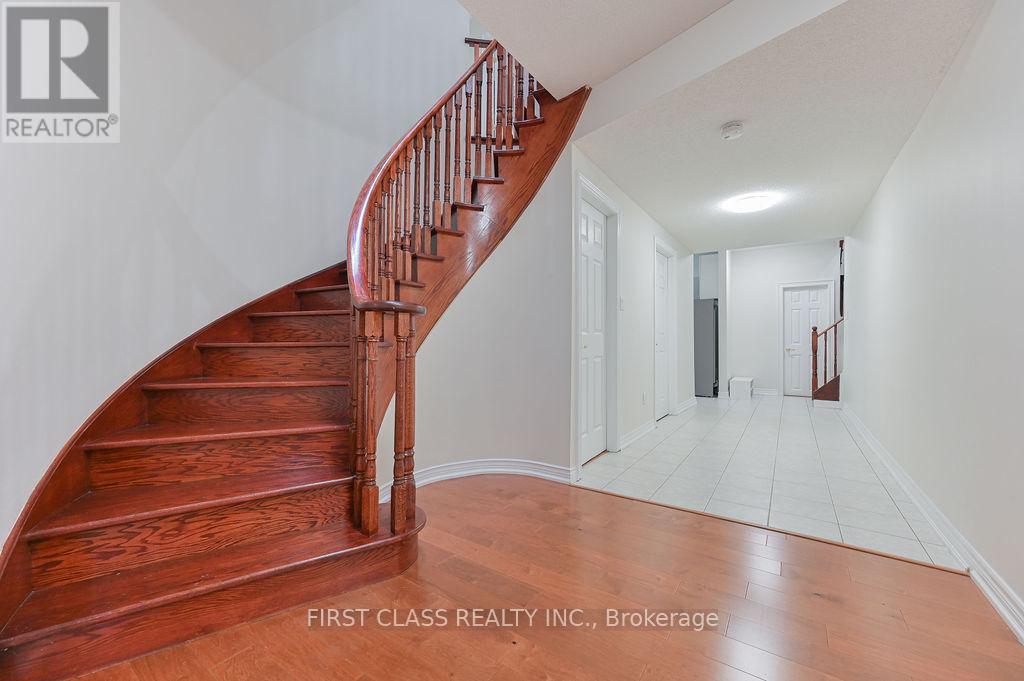 2 Wainwright Avenue, Richmond Hill, Ontario  L4C 5R5 - Photo 37 - N13684670