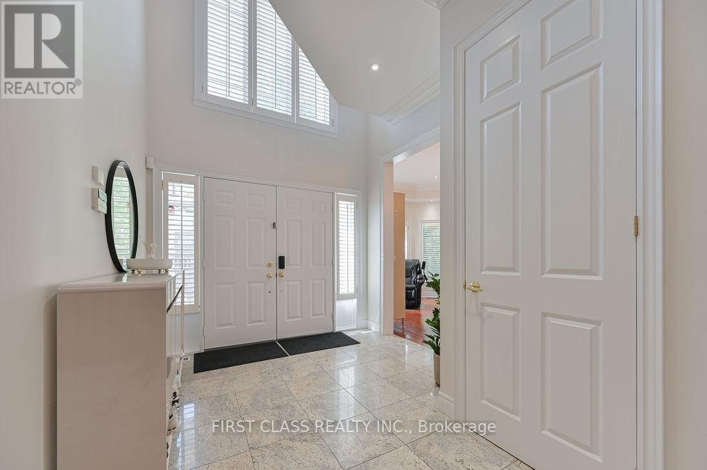 2 Wainwright Avenue, Richmond Hill, Ontario  L4C 5R5 - Photo 4 - N13684670