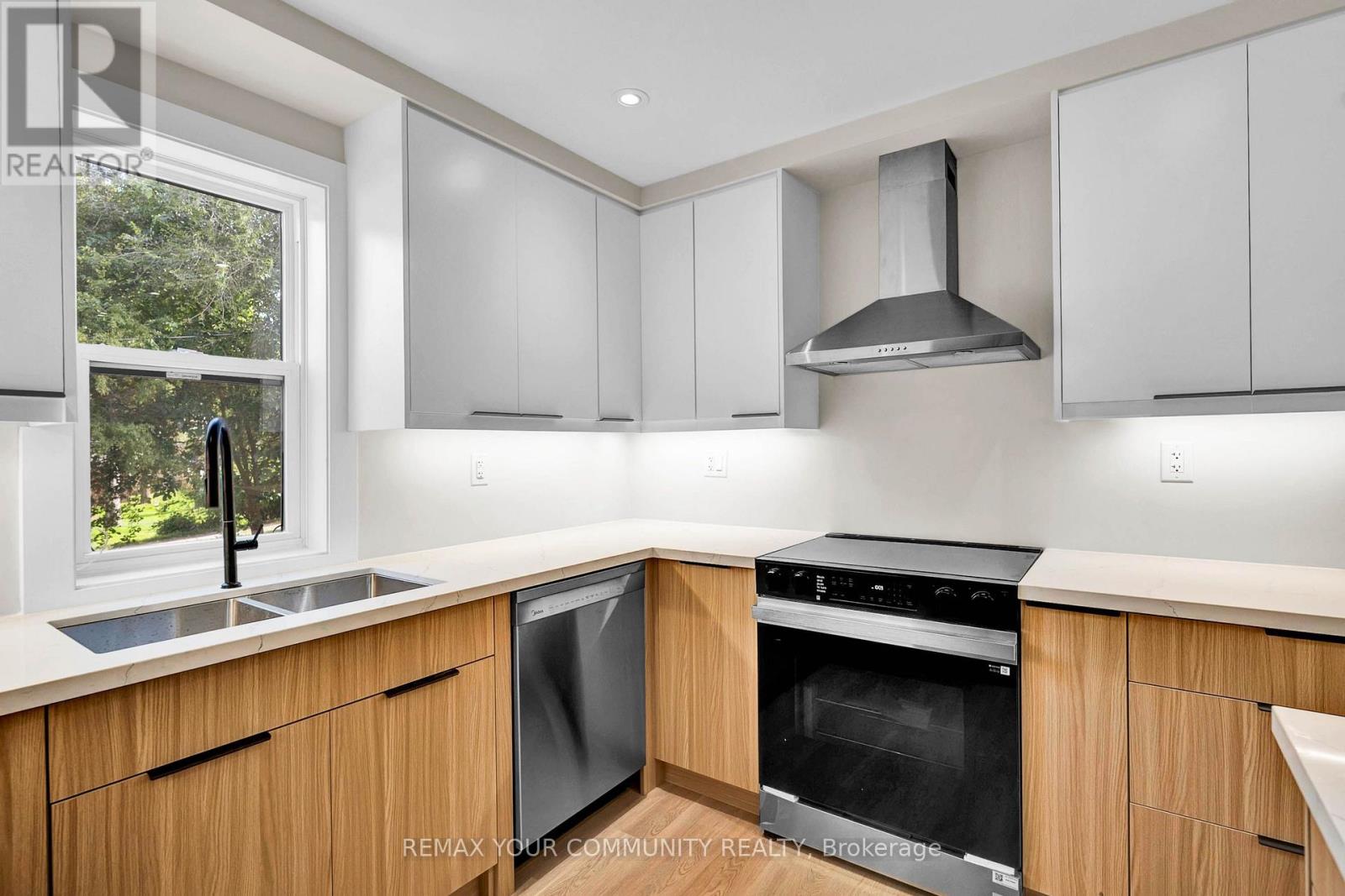 137 Clarence Street, Vaughan, Ontario  L4L 1L4 - Photo 12 - N13684740