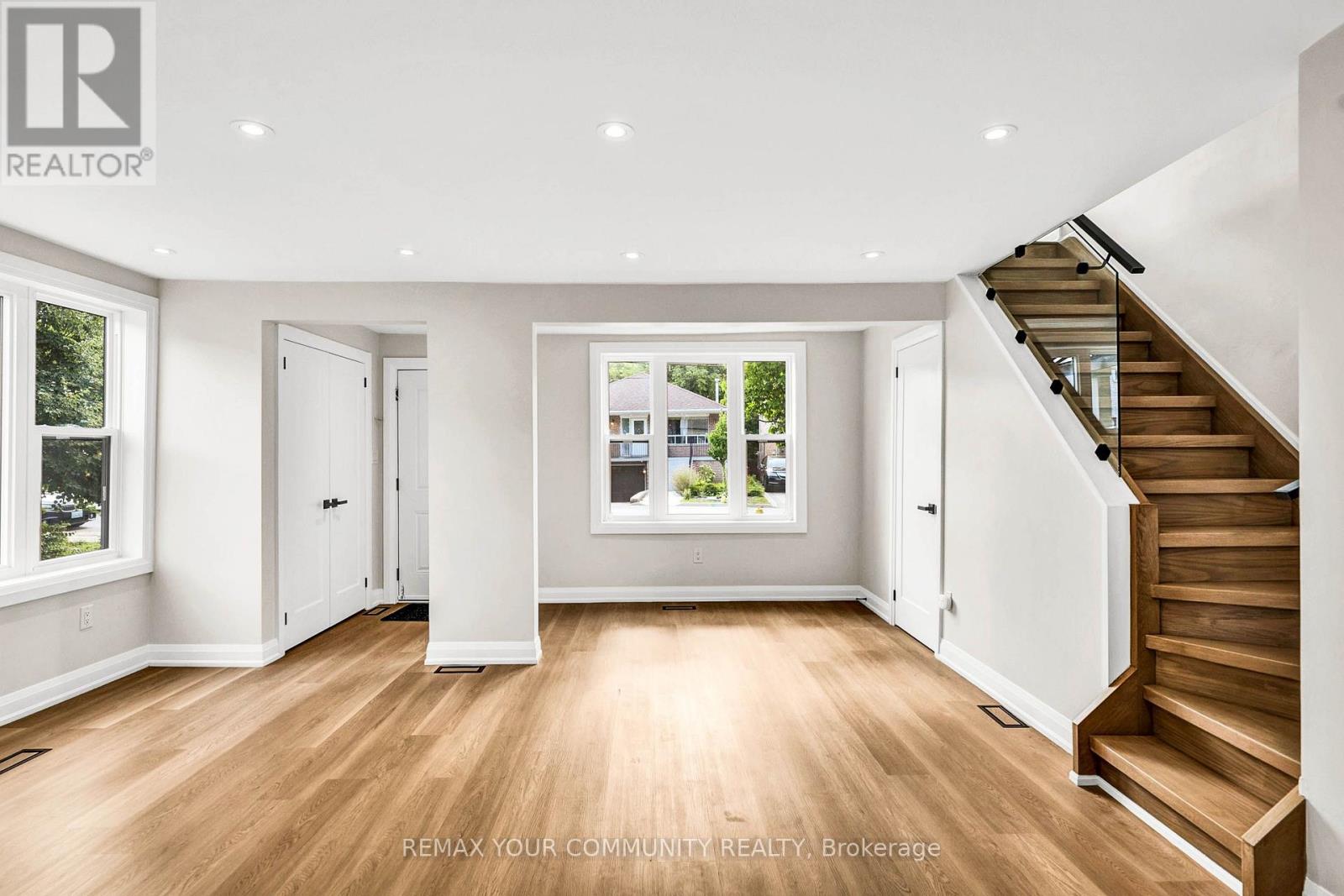 137 Clarence Street, Vaughan, Ontario  L4L 1L4 - Photo 5 - N13684740