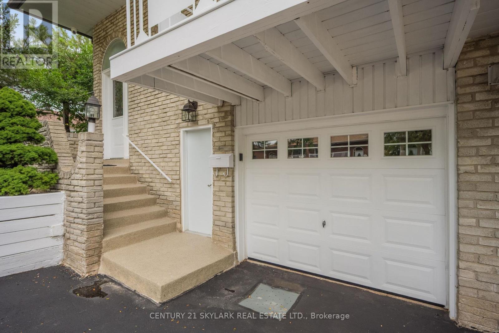 71 Abell Drive S, Brampton, Ontario  L6V 2W2 - Photo 2 - W13684726
