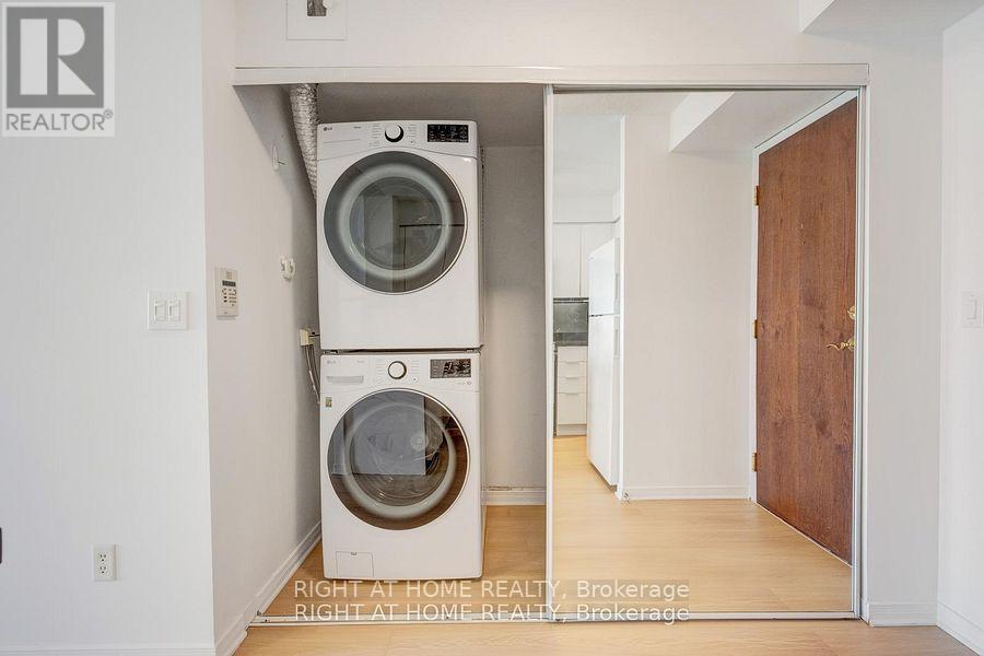 #1509 - 2565 Erin Centre Boulevard, Mississauga, Ontario  L5M 6Z8 - Photo 4 - W13684738