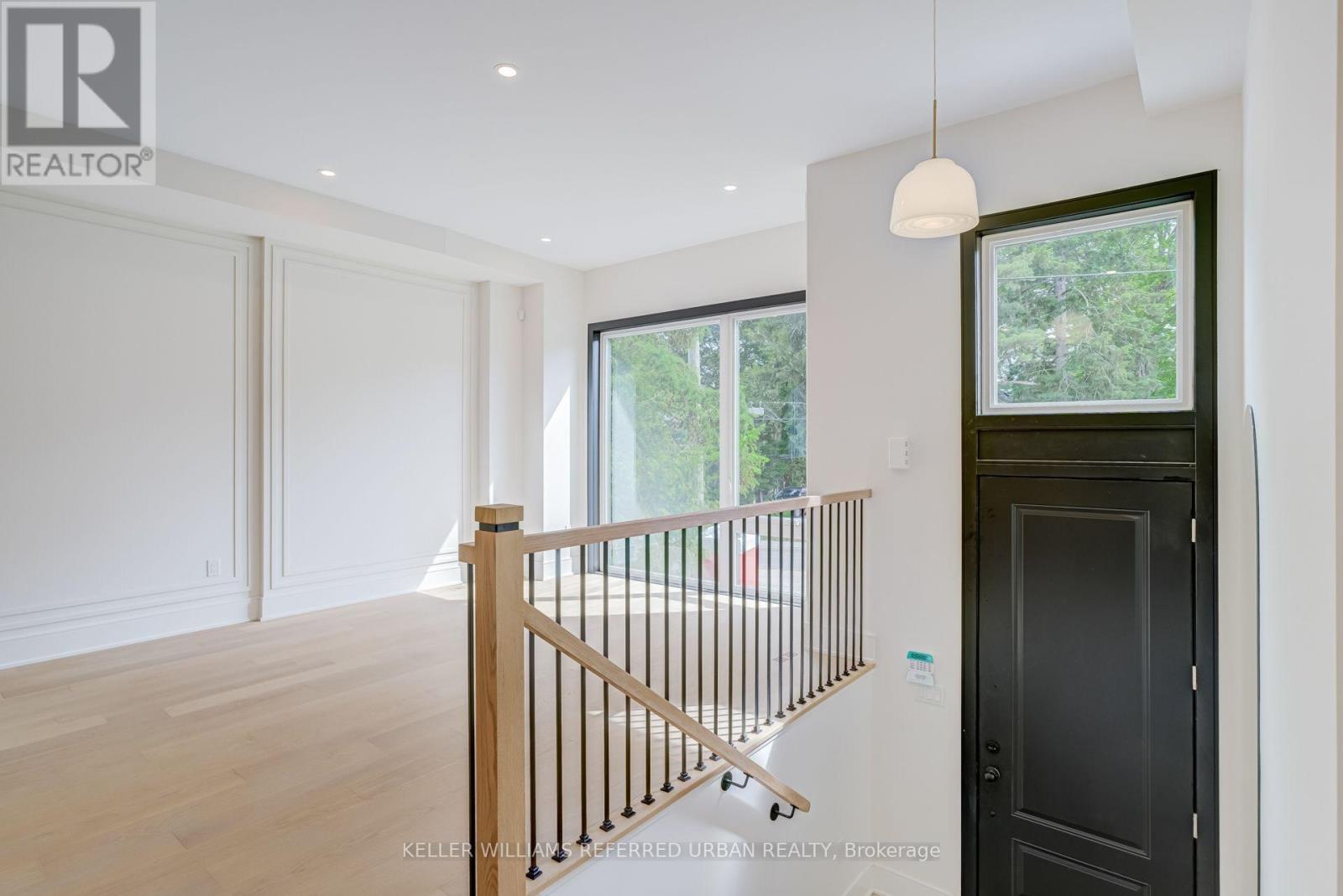 37 Wesley Avenue, Mississauga, Ontario  L5H 2M6 - Photo 3 - W13684752