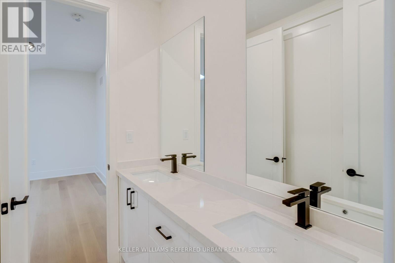 37 Wesley Avenue, Mississauga, Ontario  L5H 2M6 - Photo 33 - W13684752