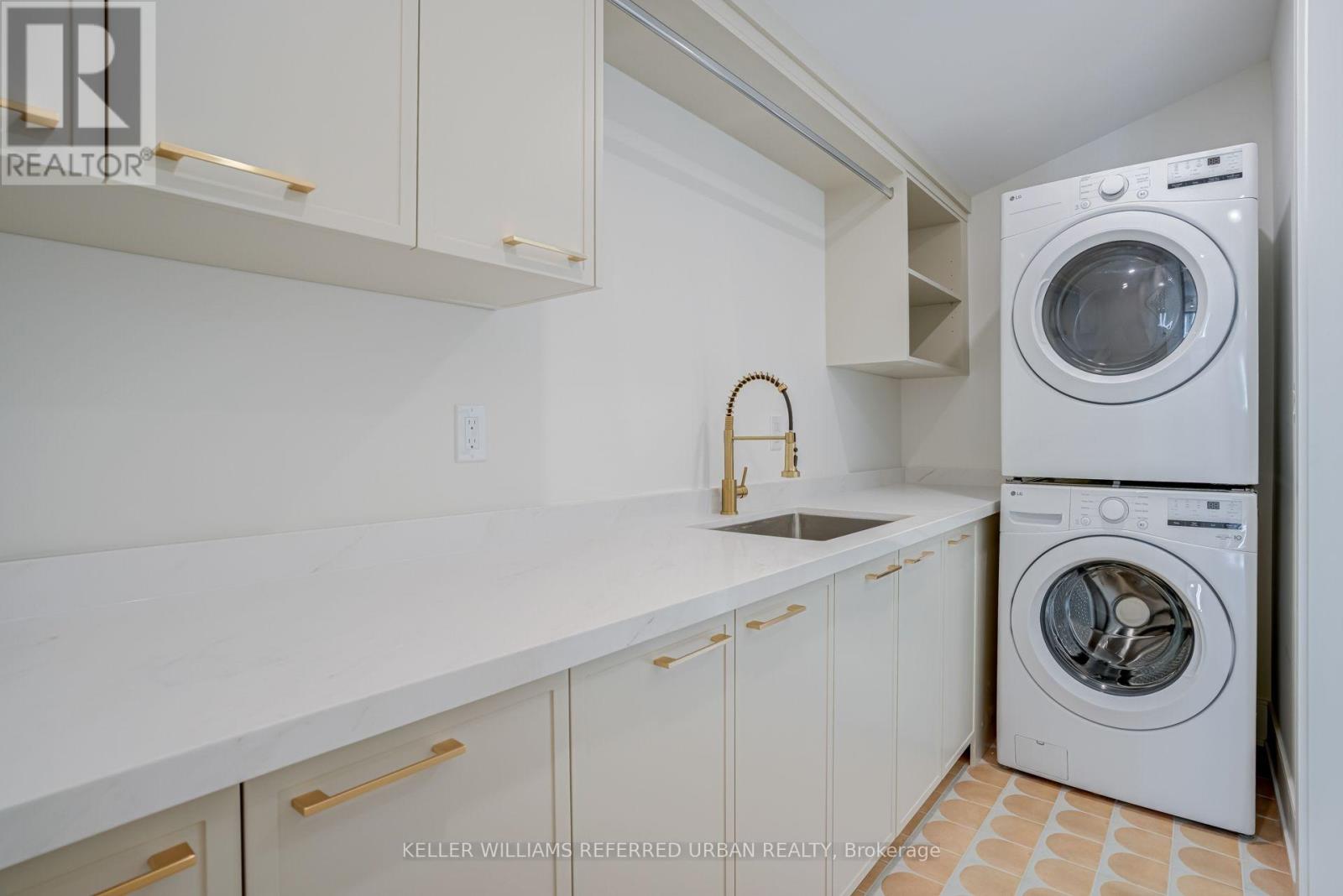 37 Wesley Avenue, Mississauga, Ontario  L5H 2M6 - Photo 36 - W13684752