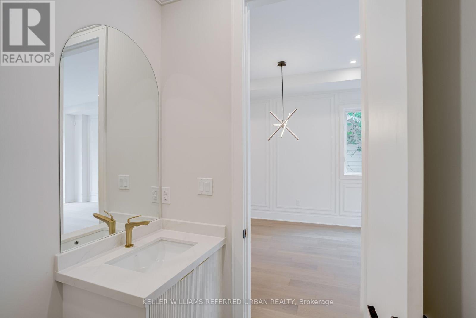 37 Wesley Avenue, Mississauga, Ontario  L5H 2M6 - Photo 9 - W13684752