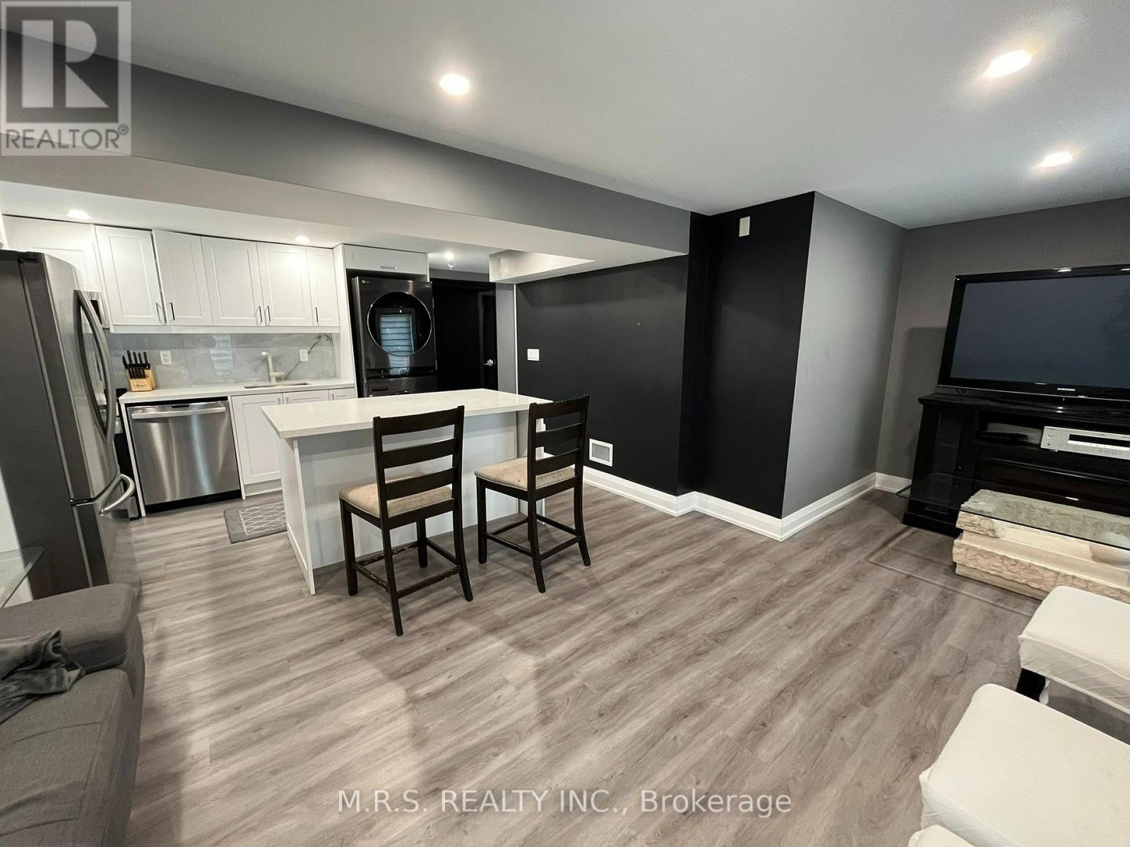 2 - 26 Hillcrest Avenue, Brampton, Ontario  L6W 1Y8 - Photo 4 - W13684788