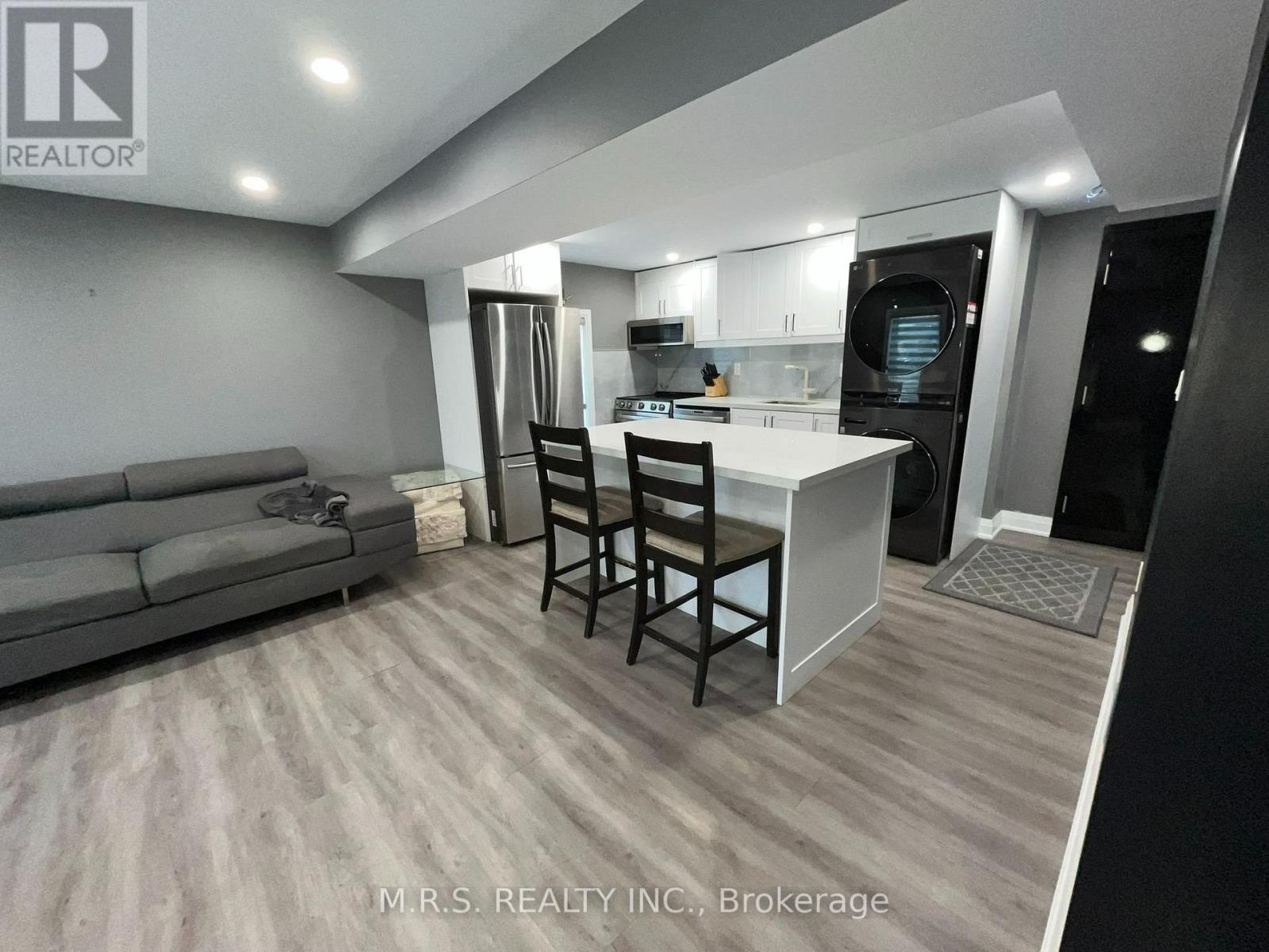 2 - 26 Hillcrest Avenue, Brampton, Ontario  L6W 1Y8 - Photo 5 - W13684788