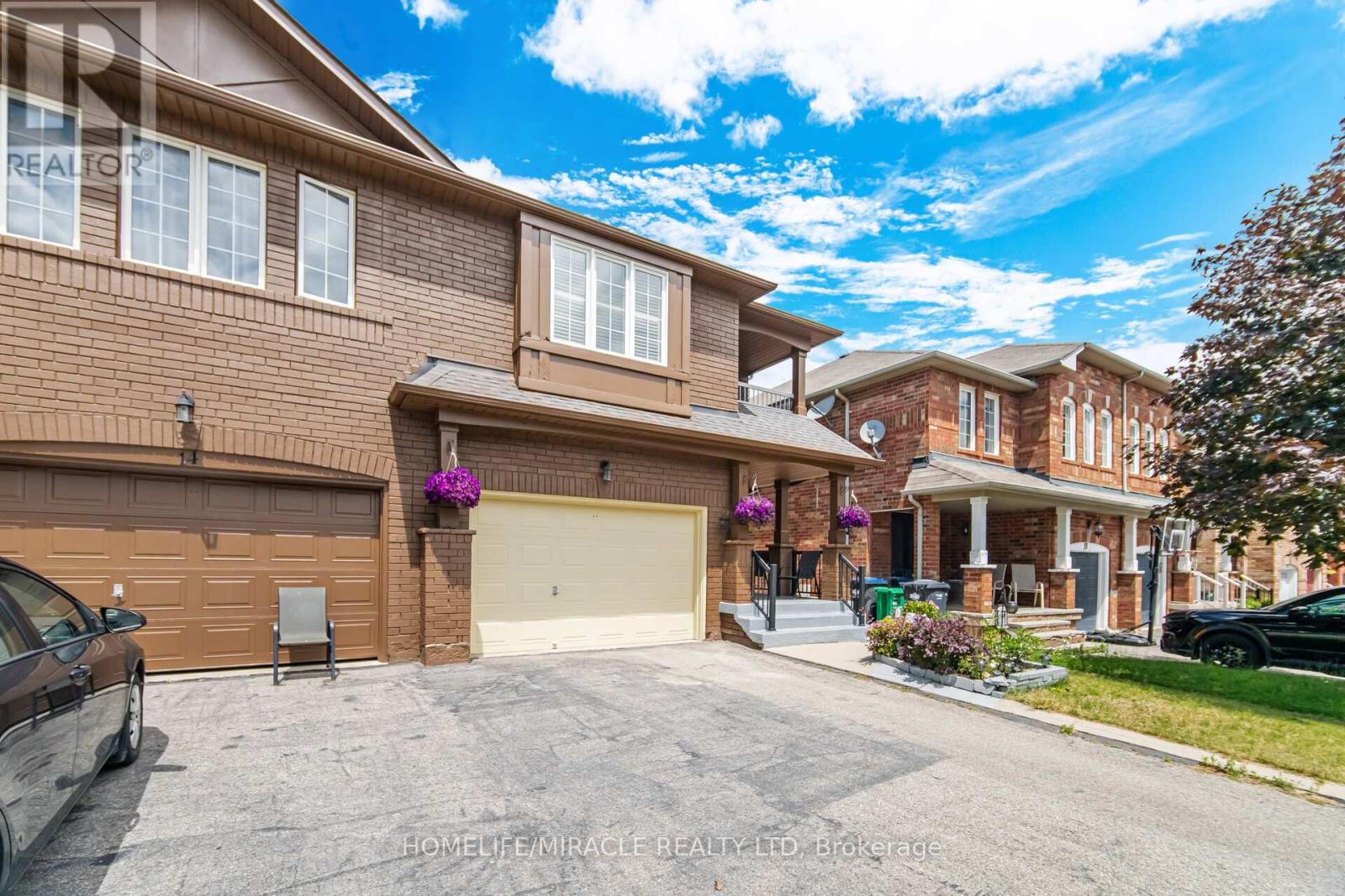 16 Capistro Street, Brampton, Ontario  L7A 3J3 - Photo 2 - W13684802