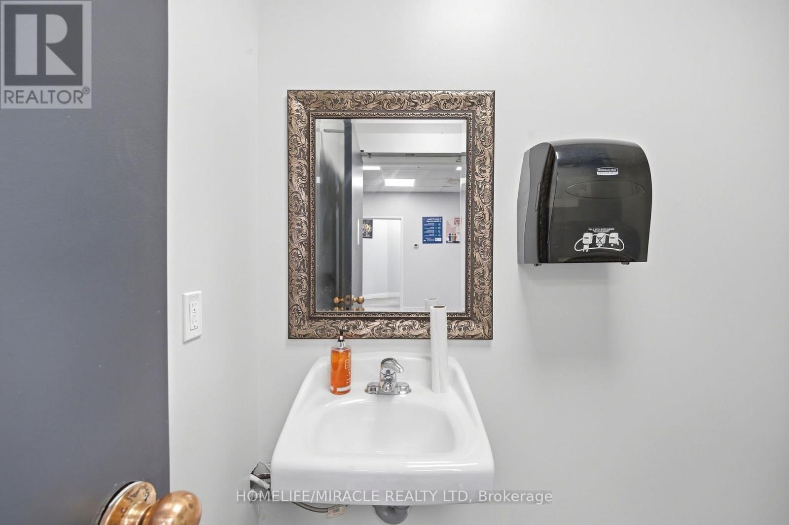 205 - 275 Gardenbrooke Trail, Brampton, Ontario  L6P 3L1 - Photo 9 - W13684862