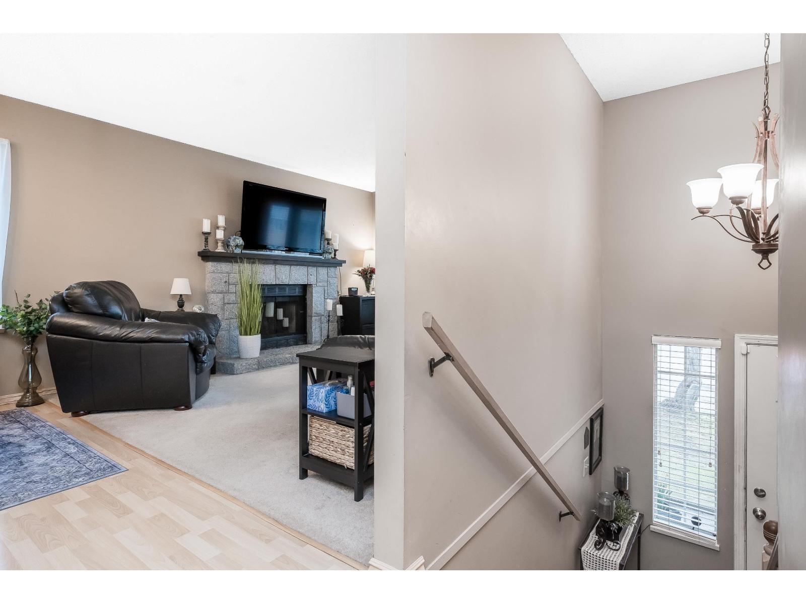 8062 138 Street, Surrey, British Columbia V3W 8P9 - Photo 2 - R3156437