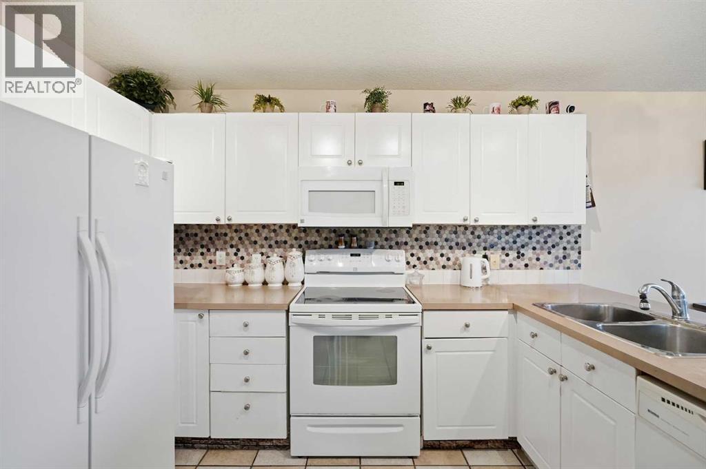 52 Douglas Glen Crescent SE, Calgary, Alberta  T2Z 3M6 - Photo 12 - A2337427