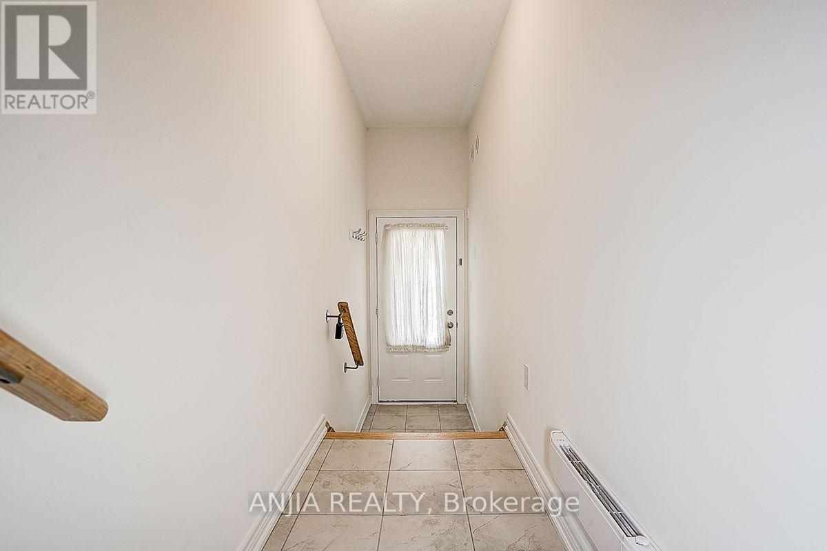 2641 Eaglesham Path, Oshawa, Ontario  L1L 0M7 - Photo 4 - E13670260