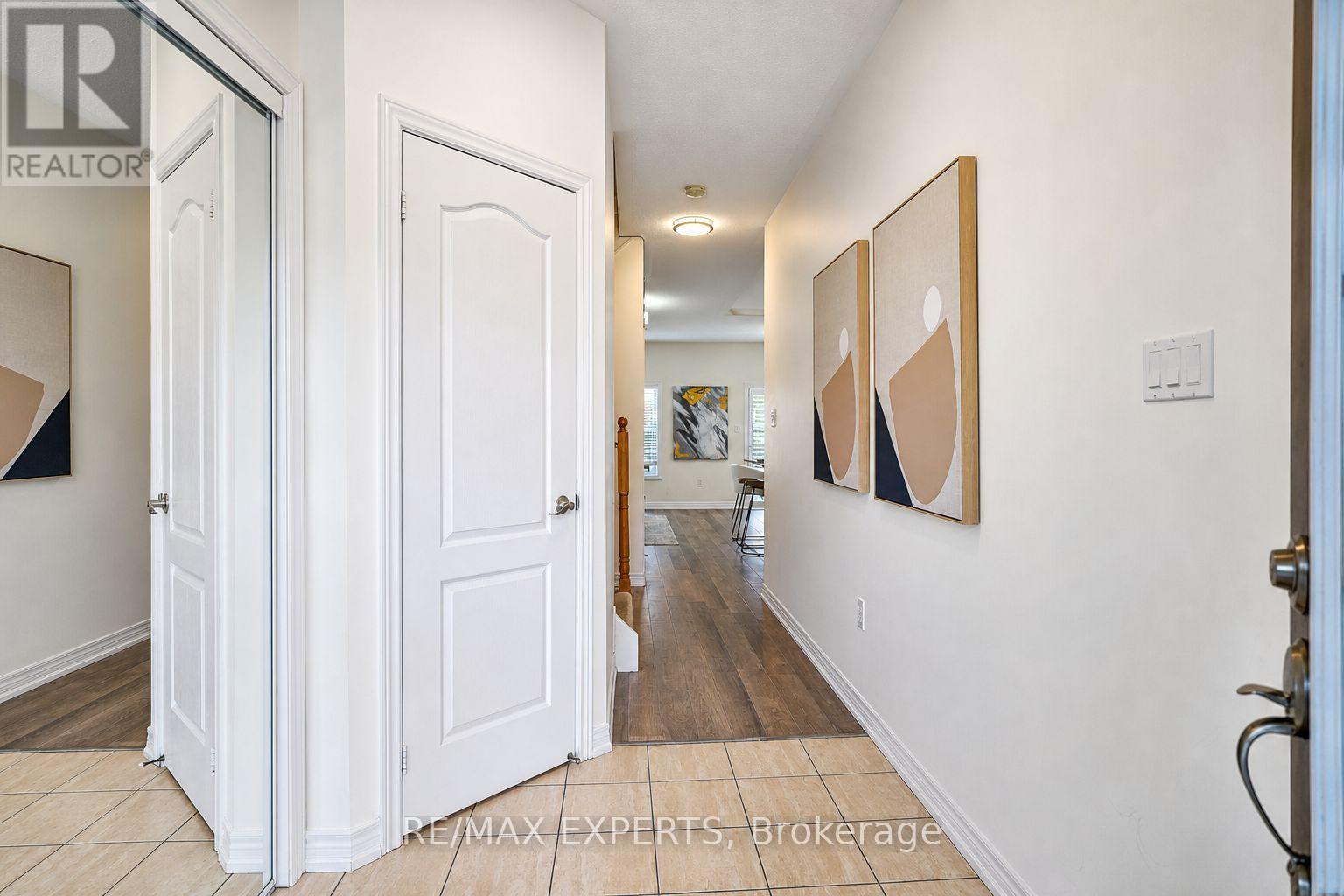 136 Matthewson Avenue, Bradford West Gwillimbury, Ontario  L3Z 2A5 - Photo 3 - N13670194