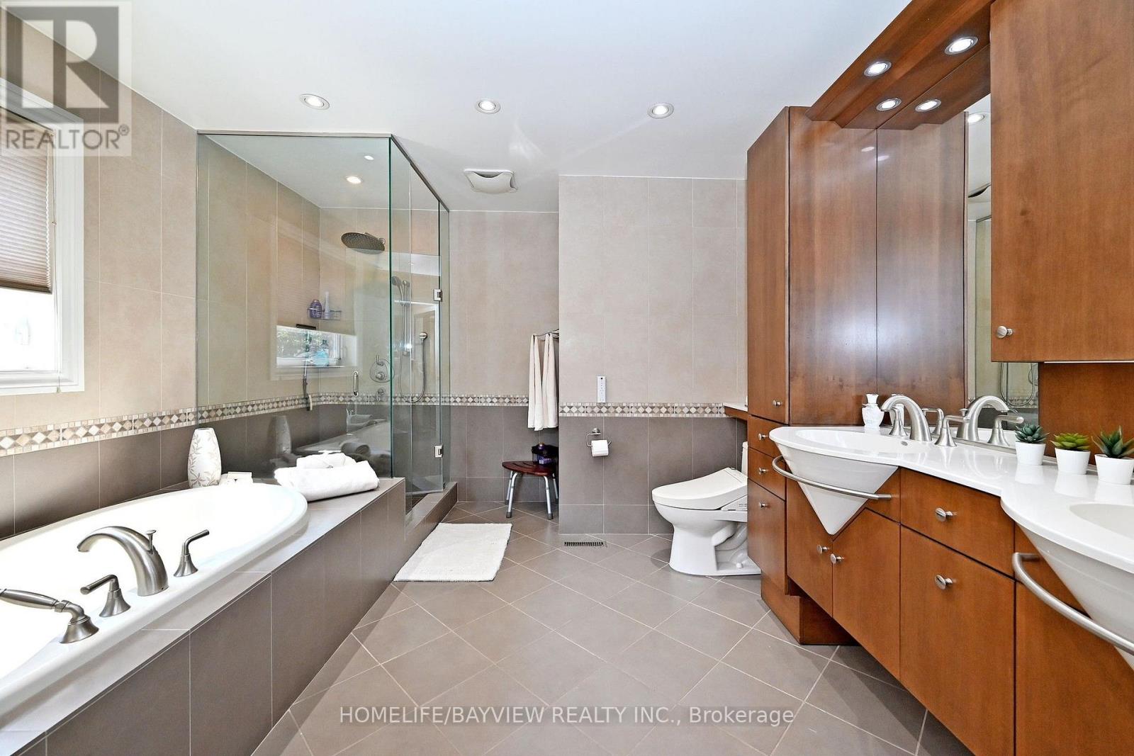 58 Thornbrook Court, Vaughan, Ontario  L4J 7X4 - Photo 35 - N13670198