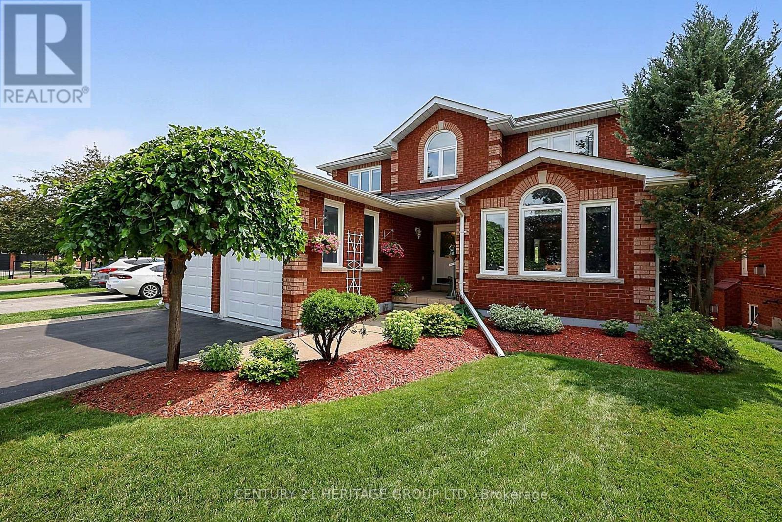 23 Parkside Court, Bradford West Gwillimbury, Ontario  L3Z 2Z9 - Photo 2 - N13670258
