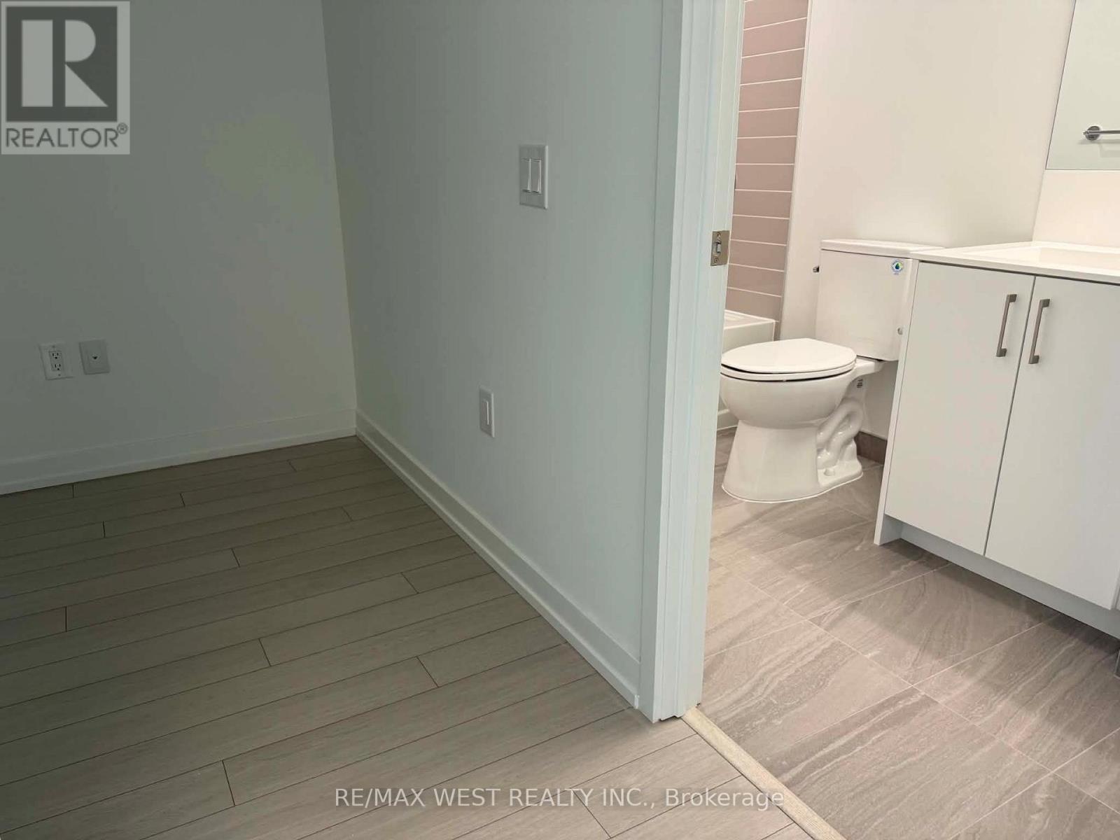 1301 - 4010 Eglinton Ave W Avenue, Toronto, Ontario  M9A 0G5 - Photo 18 - W13665150