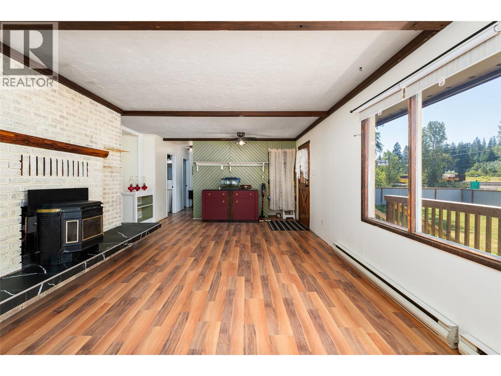 9005 3 & 95 Highway, Yahk, British Columbia  V0B 2P0 - Photo 11 - 10398001