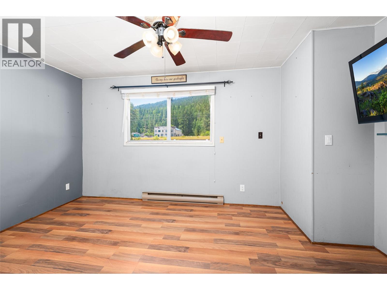 9005 3 & 95 Highway, Yahk, British Columbia  V0B 2P0 - Photo 13 - 10398001