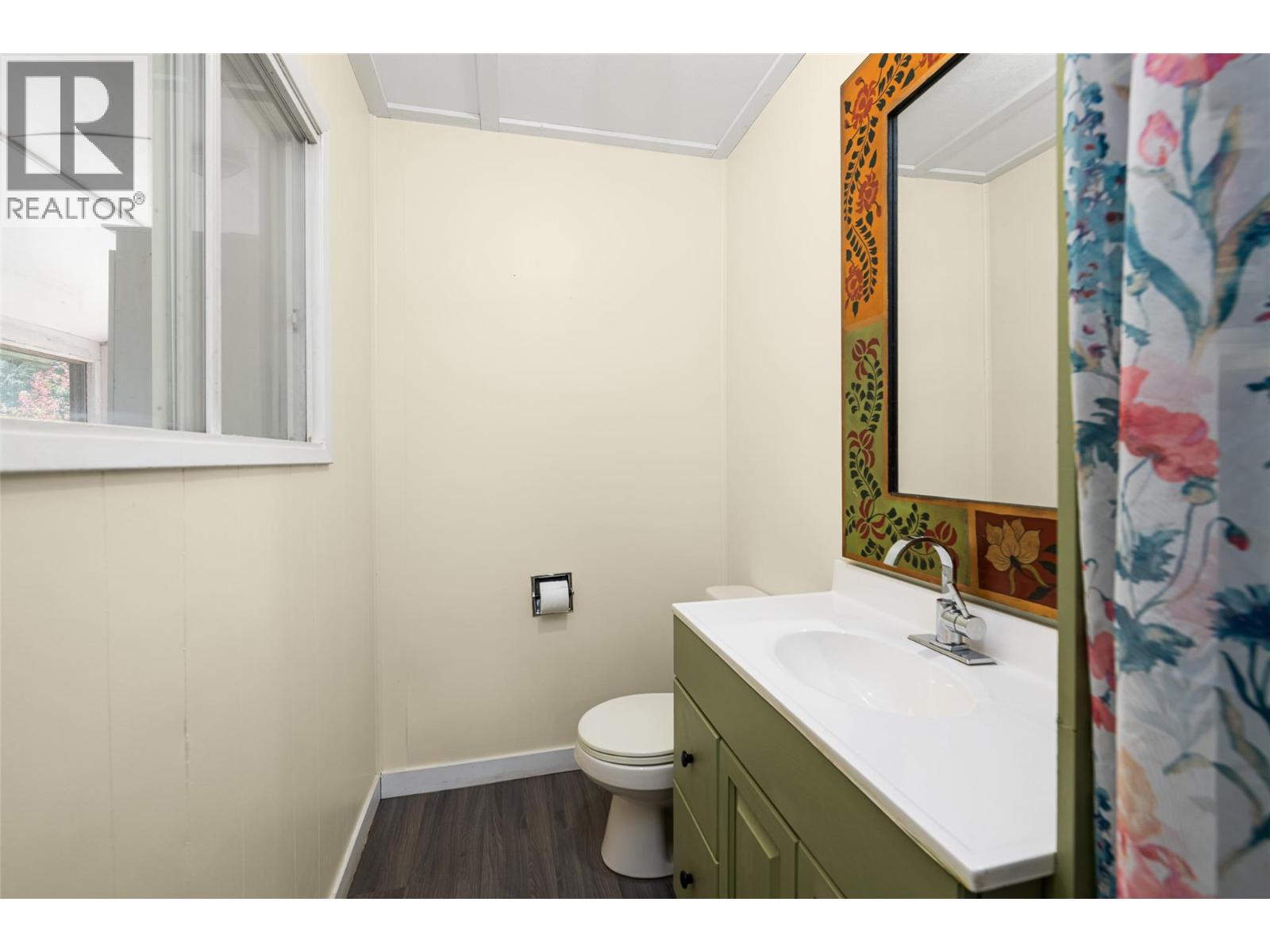 9005 3 & 95 Highway, Yahk, British Columbia  V0B 2P0 - Photo 15 - 10398001