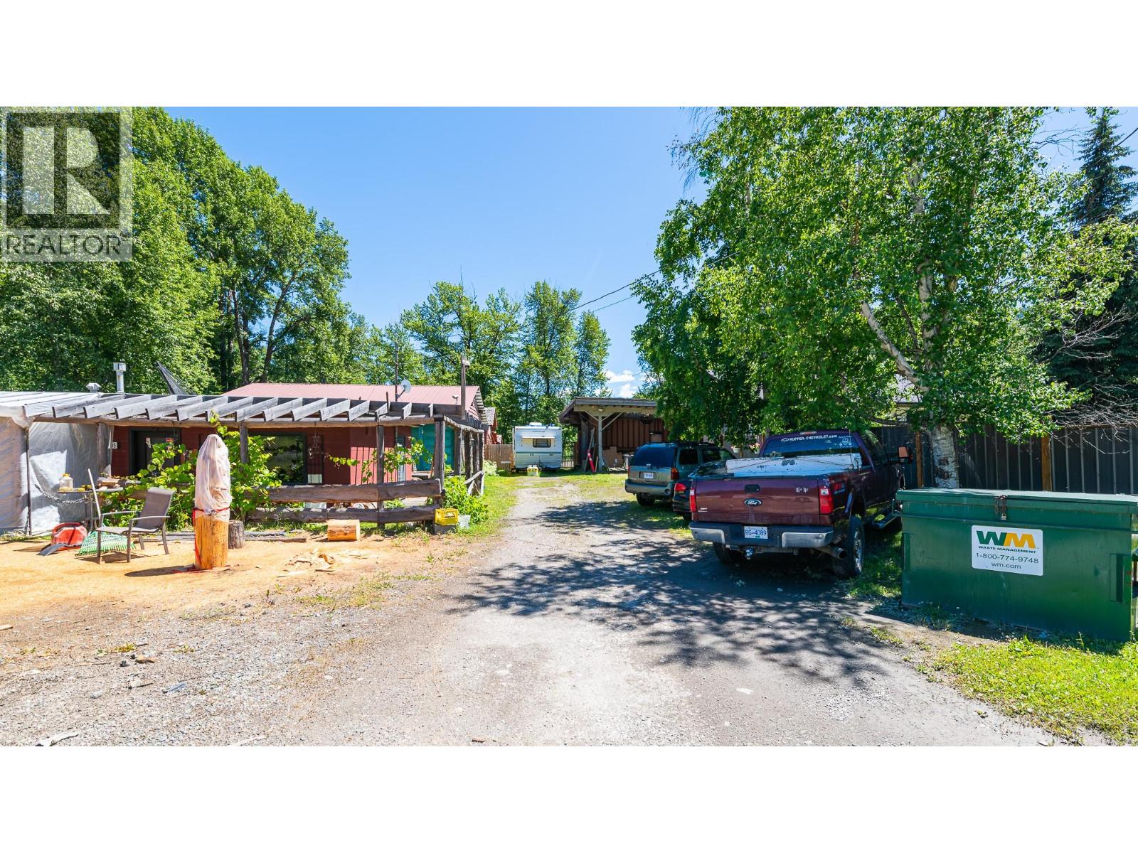 9005 3 & 95 Highway, Yahk, British Columbia  V0B 2P0 - Photo 21 - 10398001