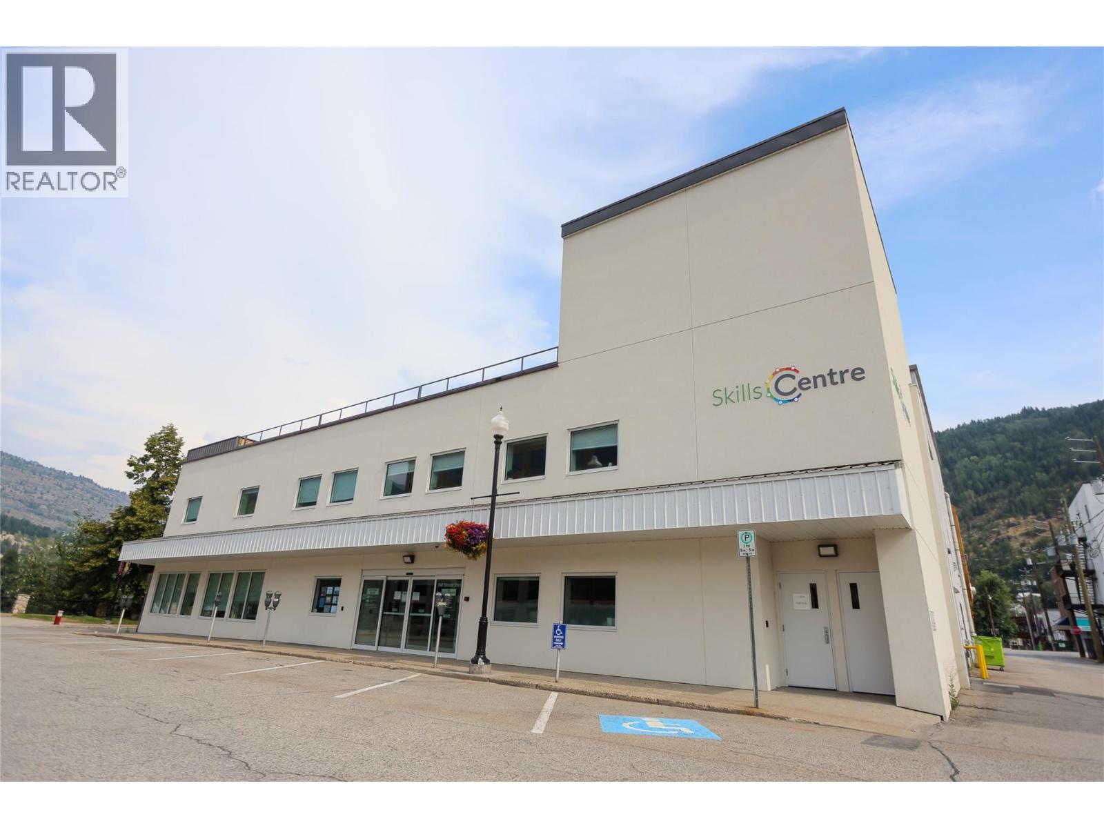 1060 Eldorado Street, Trail, British Columbia  V1R 3V7 - Photo 2 - 10397370