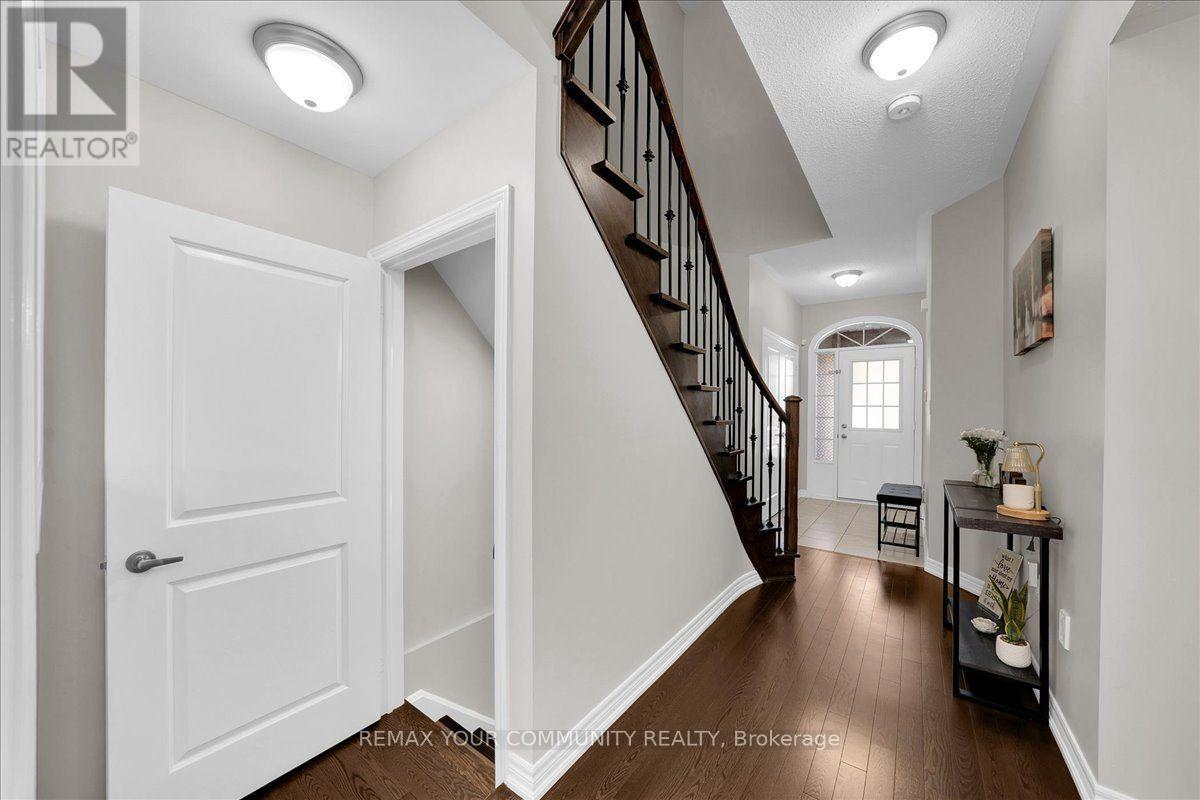 6 Cuddles Court, Caledon, Ontario  L7E 4K8 - Photo 4 - W13670270