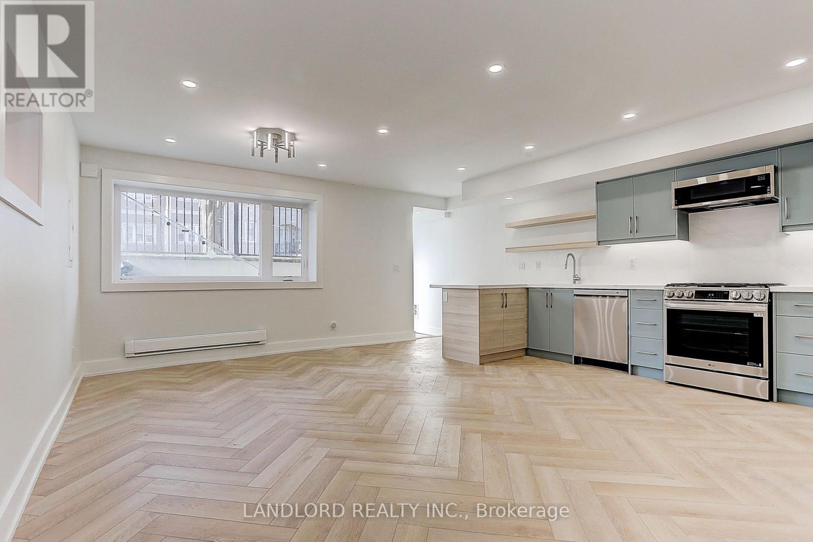 Lower - 71 Livingstone Avenue, Toronto, Ontario  M6E 2L7 - Photo 14 - W13670282