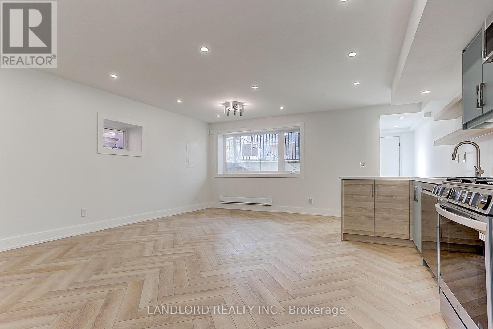 Lower - 71 Livingstone Avenue, Toronto, Ontario  M6E 2L7 - Photo 20 - W13670282