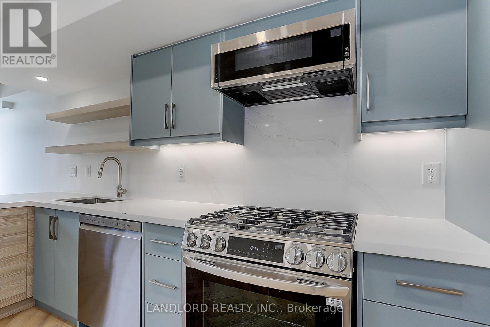 Lower - 71 Livingstone Avenue, Toronto, Ontario  M6E 2L7 - Photo 18 - W13670282